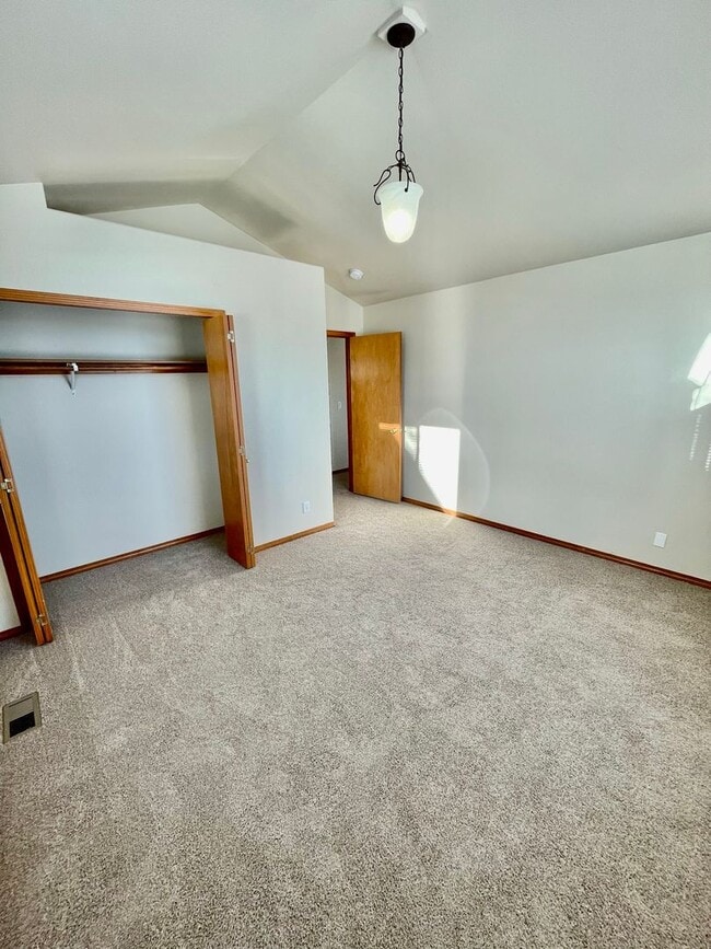 Building Photo - 3bed/2bath Rancher Style Home in Post Falls