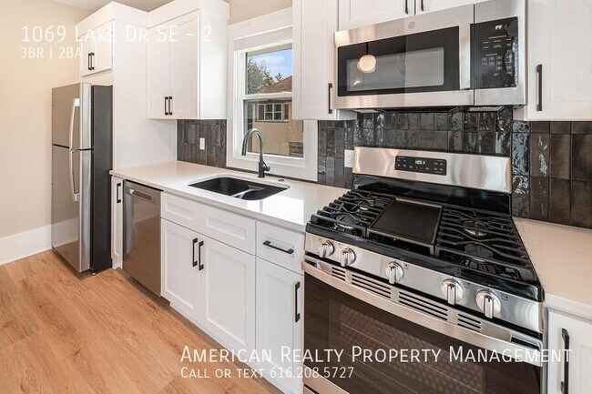 Building Photo - 1069 Lake Dr SE