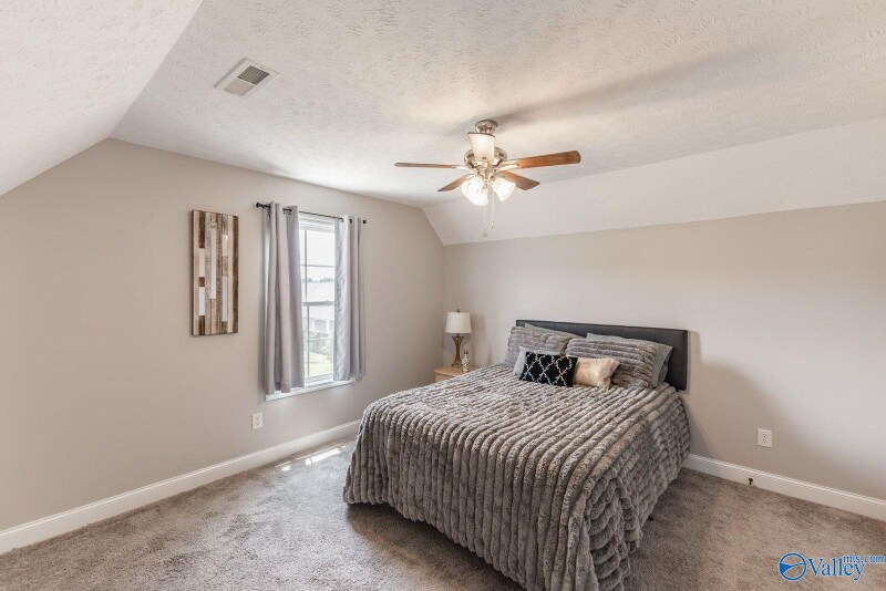 Building Photo - 15695 Landview Ln