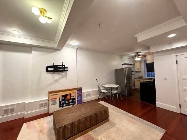 Building Photo - 1253 Beacon St