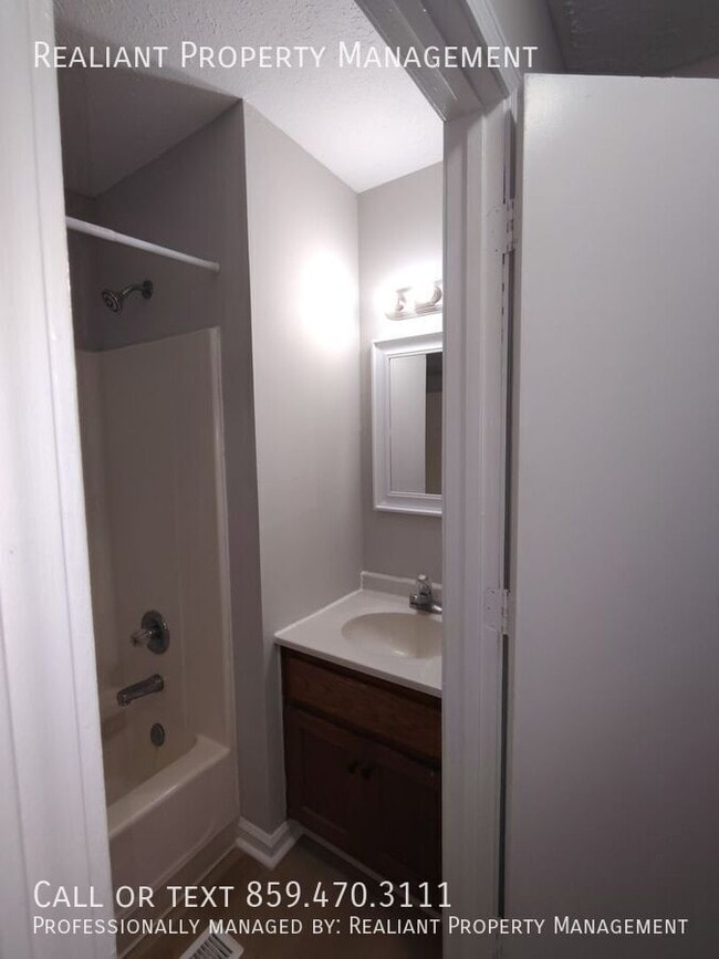 Building Photo - 31 Hurley St