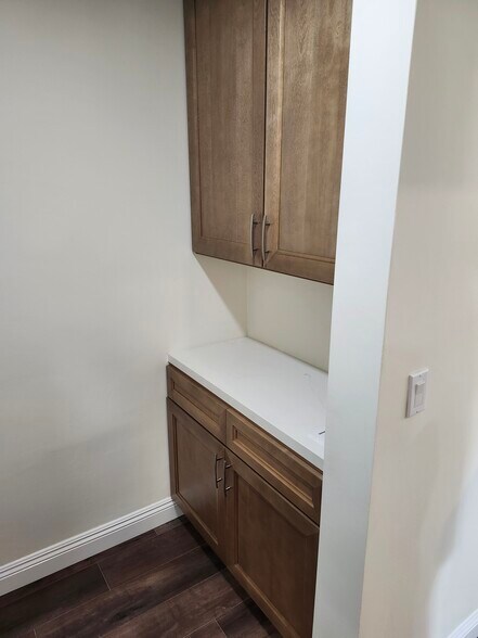 Building Photo - 10980 Palms Blvd