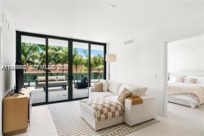 Building Photo - 9901 W Bay Harbor Dr