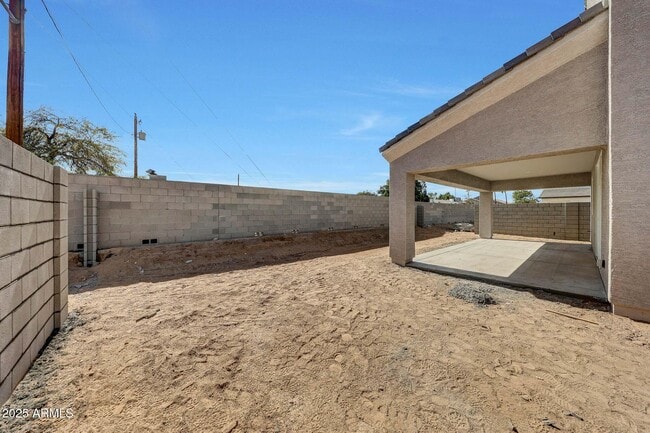 Building Photo - 921 E Desert Ln