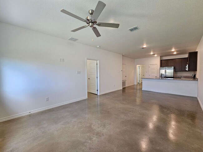 Building Photo - 604 Pacific Crest Trl