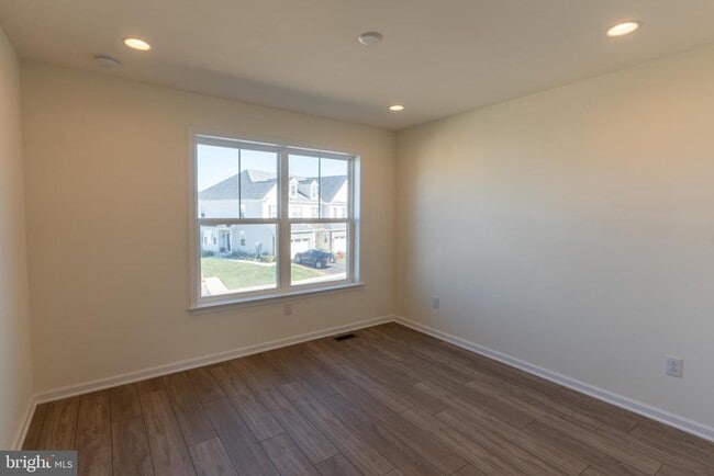 Building Photo - 48 Parry Wy