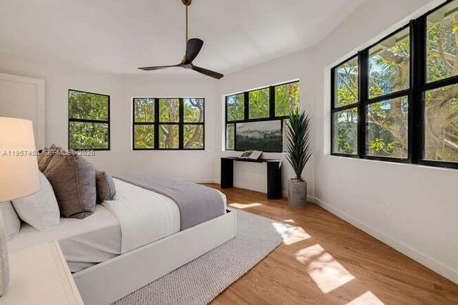 Building Photo - 2330 Overbrook St