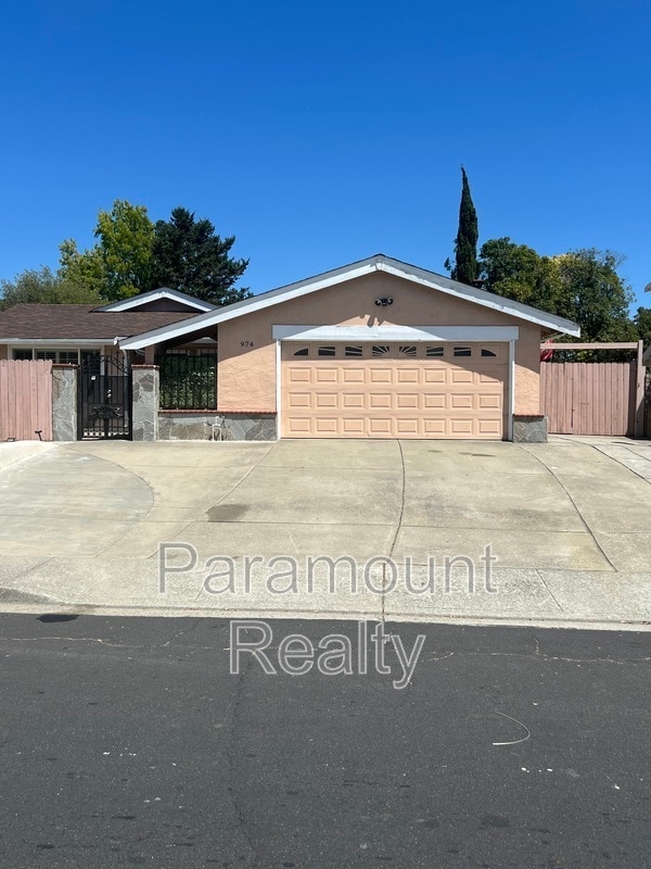 Building Photo - 974 Coral Dr