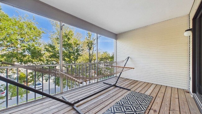 Building Photo - 9479 Tara Cay Ct