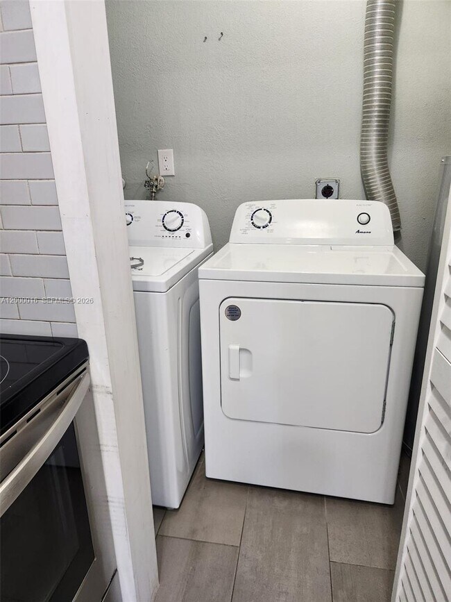 Building Photo - 210 NW 57th St