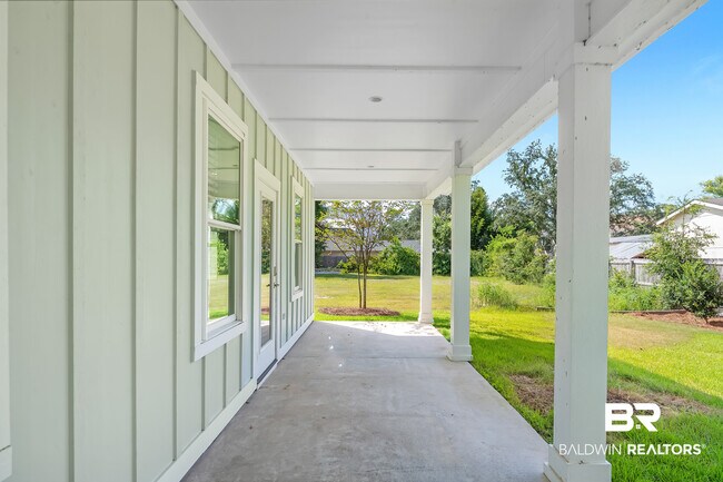 Building Photo - 27085 Park Dr