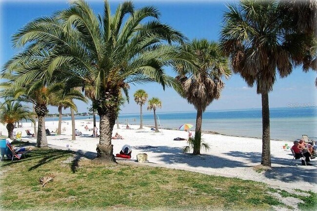 Building Photo - 811 26th Ave N