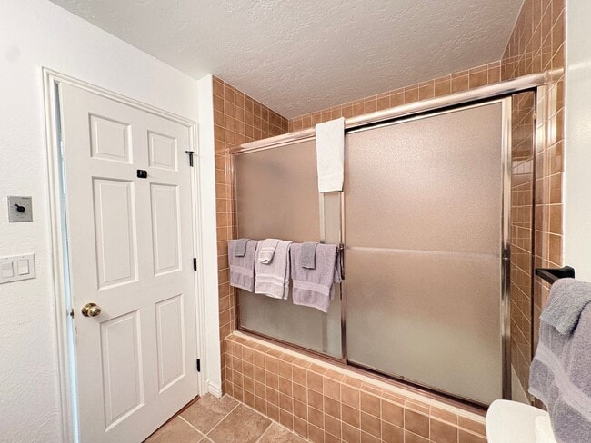 Building Photo - Brian Head Rental All utilities Included!!