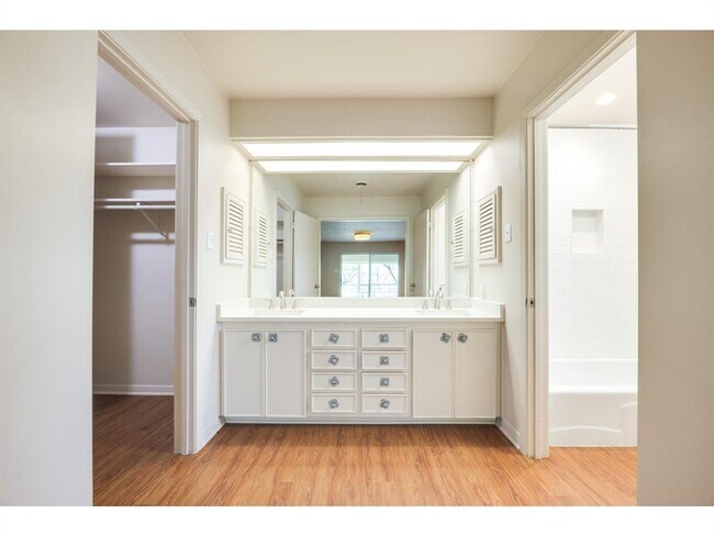 Building Photo - 6100 Mountainclimb Dr