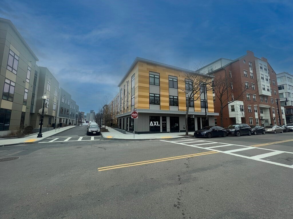 Building Photo - 152 Sumner St