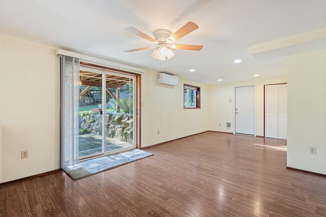 Building Photo - 415 N 179th Pl