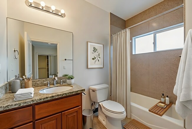 Building Photo - Spacious and Quiet Hawthorne Home!