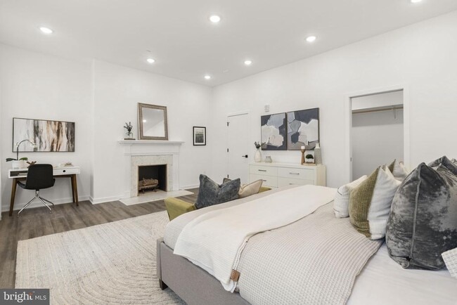 Building Photo - 1602 Locust St