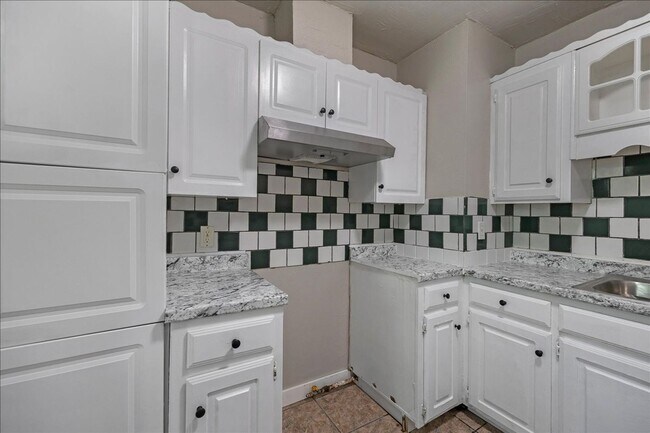 Building Photo - Beautiful large home for Rent