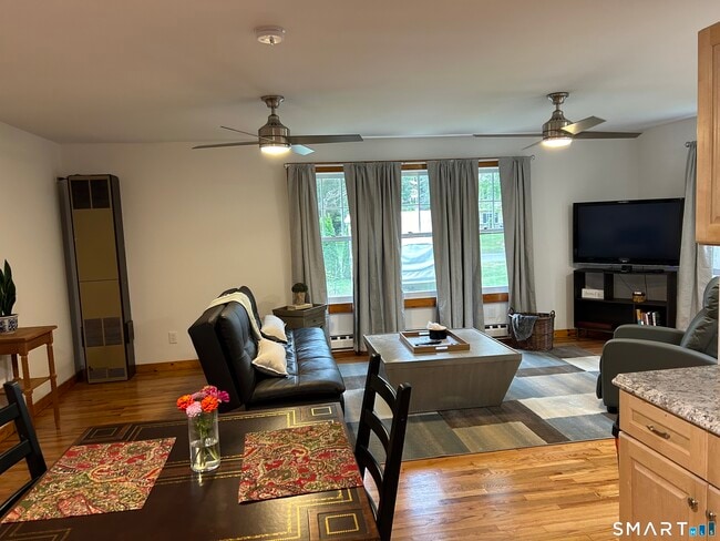 Building Photo - 28 Sugar St