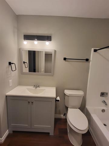 Building Photo - 9696 Walnut St