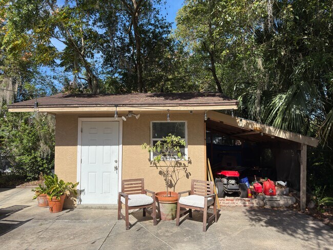 Building Photo - 650 S Park Ave