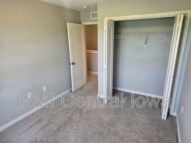 Building Photo - 9643 Turnpoint Dr