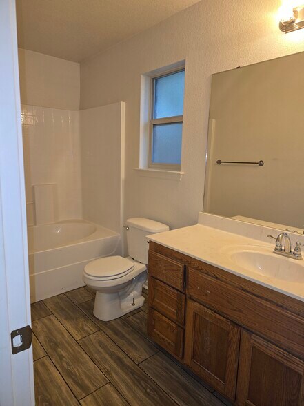 Building Photo - 3414 Logsdon St