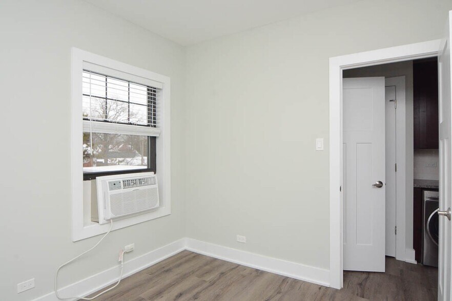 Building Photo - 725 St Johns Ave