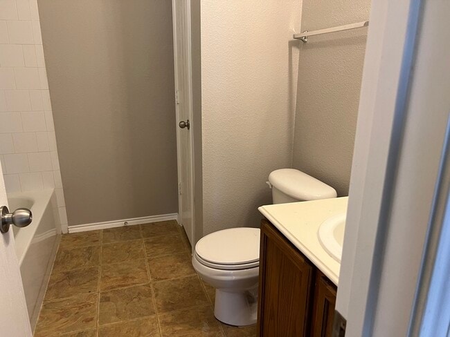 Building Photo - Nice property...