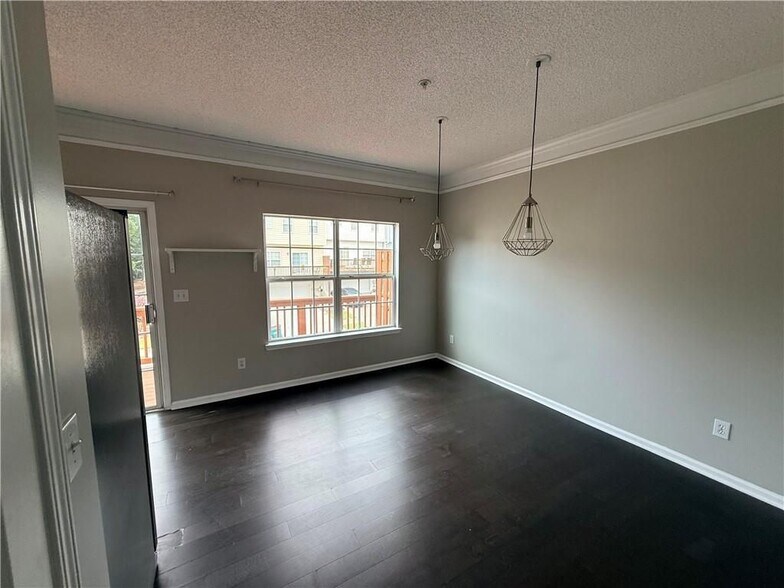 Building Photo - 615 Market Pl Ln