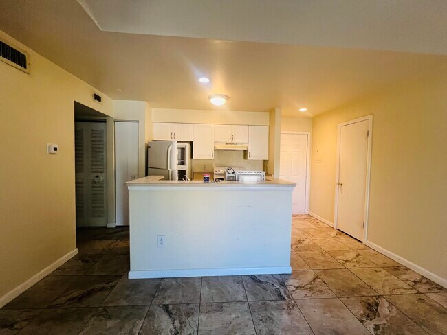 Building Photo - 4791 Via Palm Lakes Via