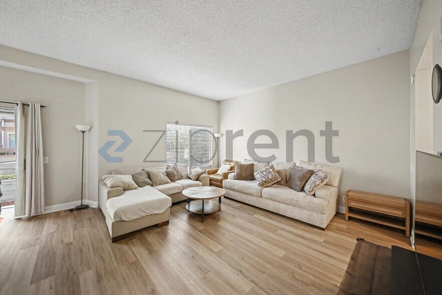 Building Photo - Unit 289