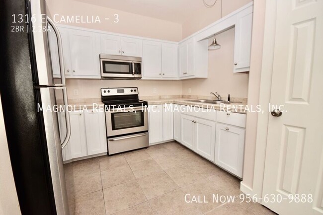 Building Photo - McAllen Townhouse For Rent - Water Included