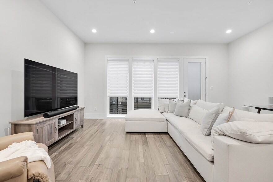 Building Photo - 147 Prairie Ln