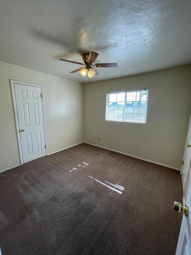 Building Photo - 2712 Hawick Rd