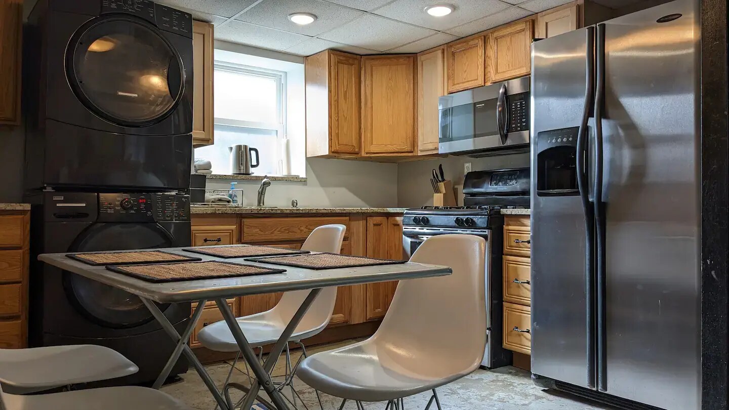 Kitchen and Laundry - 540 S Taylor Ave