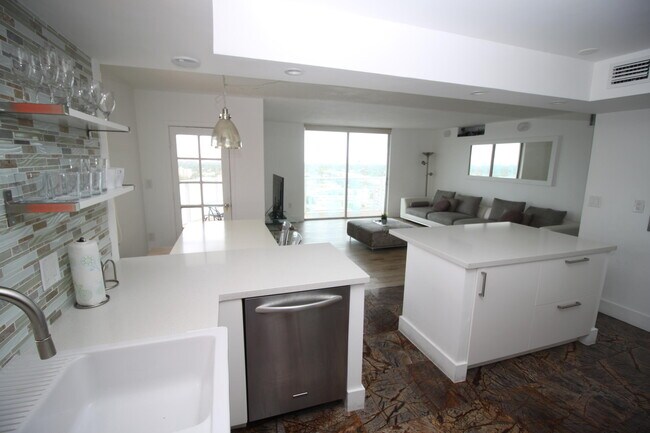 Building Photo - 1351 NE Miami Gardens Dr