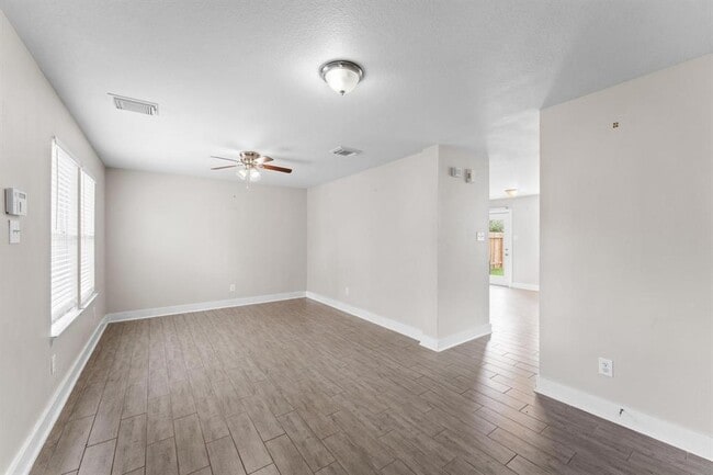 Building Photo - 7419 Ravenswood
