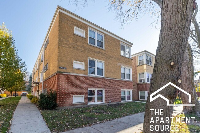 Building Photo - 6727 N California Ave