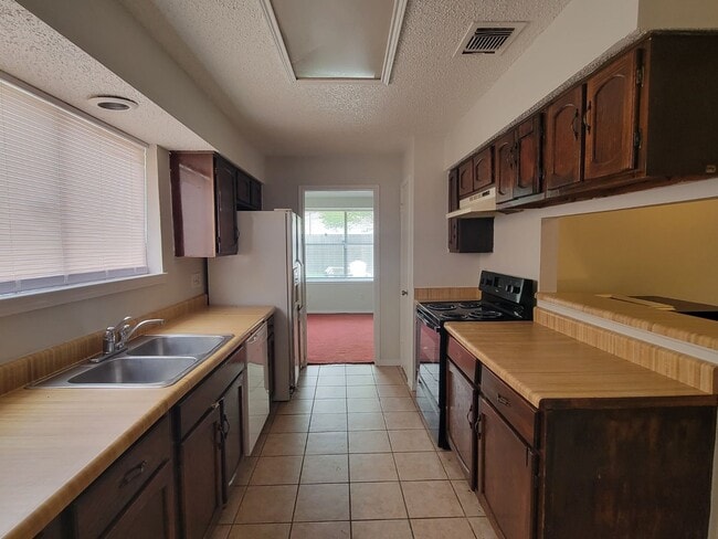 Building Photo - 11651 Woodbuck Trail