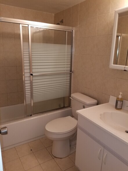 Building Photo - 3660 NE 166th St