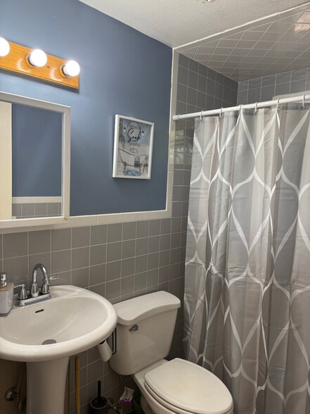 Building Photo - 105 Robert Dr