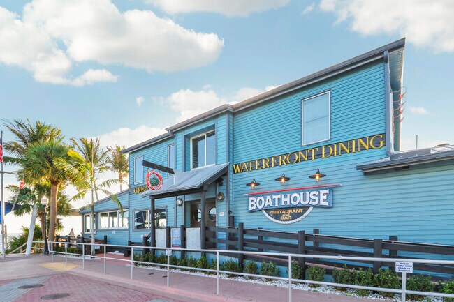 Building Photo - 513 SW Ocean Blvd