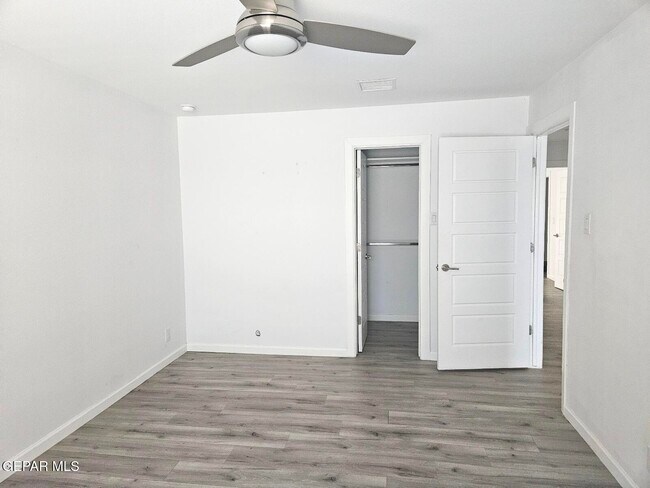 Building Photo - 10000 Honolulu Dr