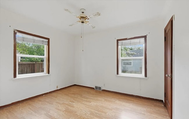 Building Photo - 3bed/1 bath near Point Defiance ** MOVE IN SPECIAL! **