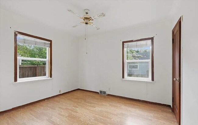 Building Photo - 4624 N Pearl St