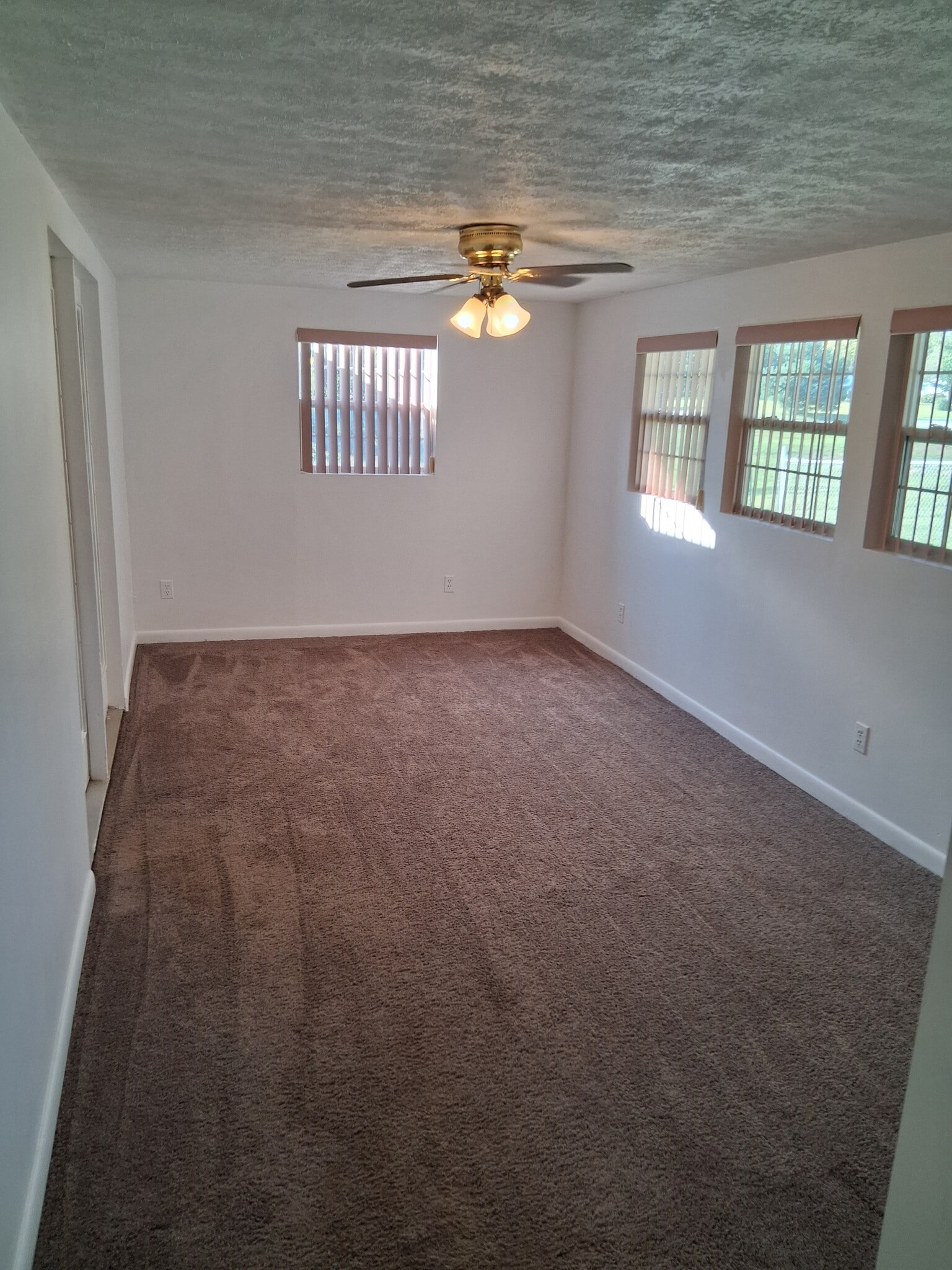 Building Photo - 1424 Hawkins Dr