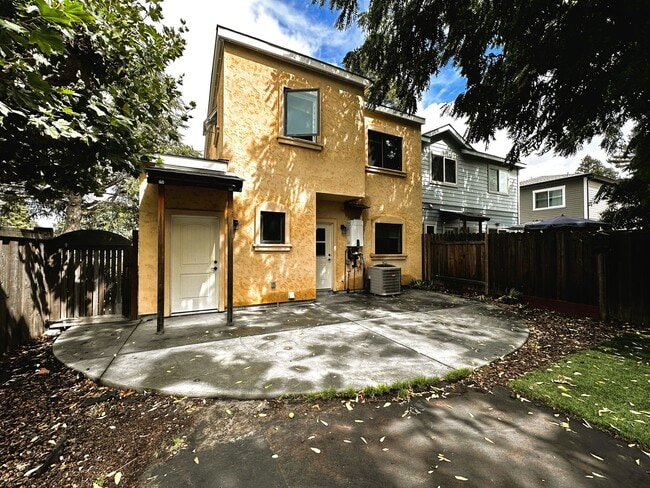 Building Photo - 350 Ridgway Ave., Santa Rosa, Ca. (3-Bedro...