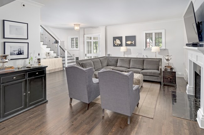 Building Photo - 755 Sheridan Rd